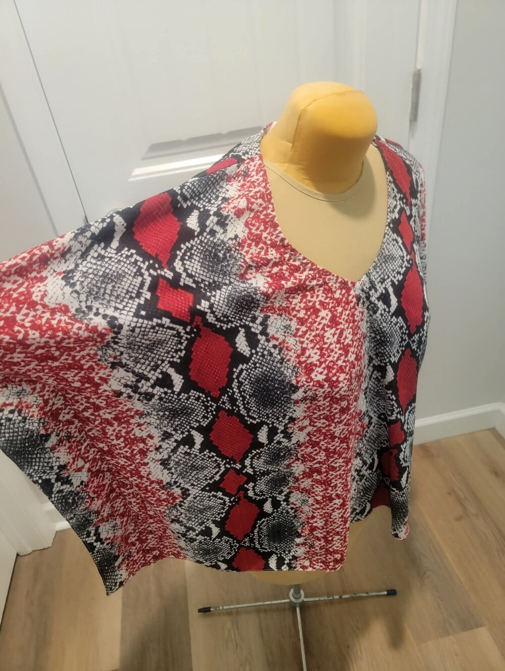 Buddy Love Size S North Tunic Snakeskin Print Red, Black & White ( Fits Like 2X)